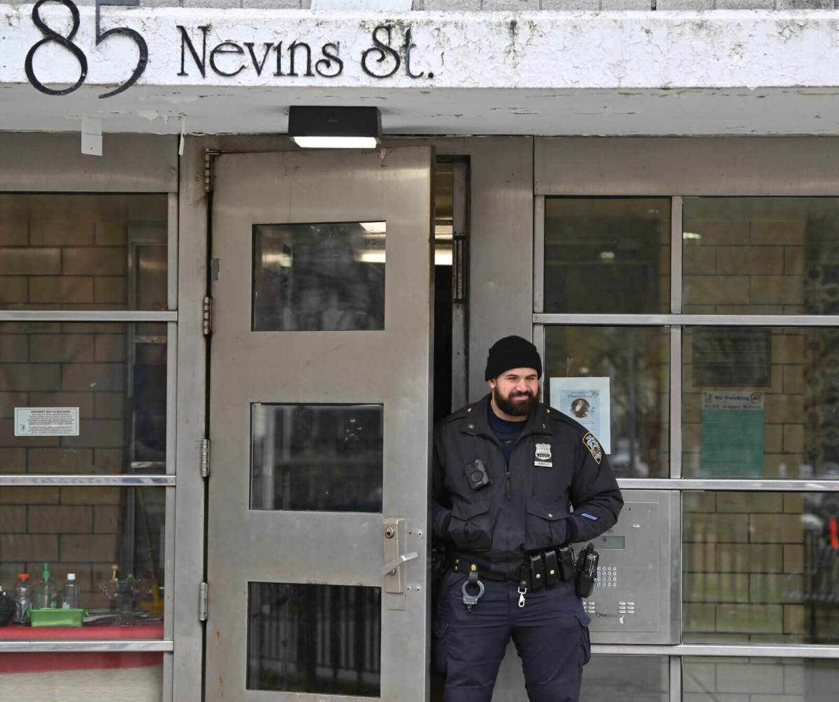 A Officer from the 78 Precinct guards the scene of the homicide at 185 Nevins St. in Boerum Hill.