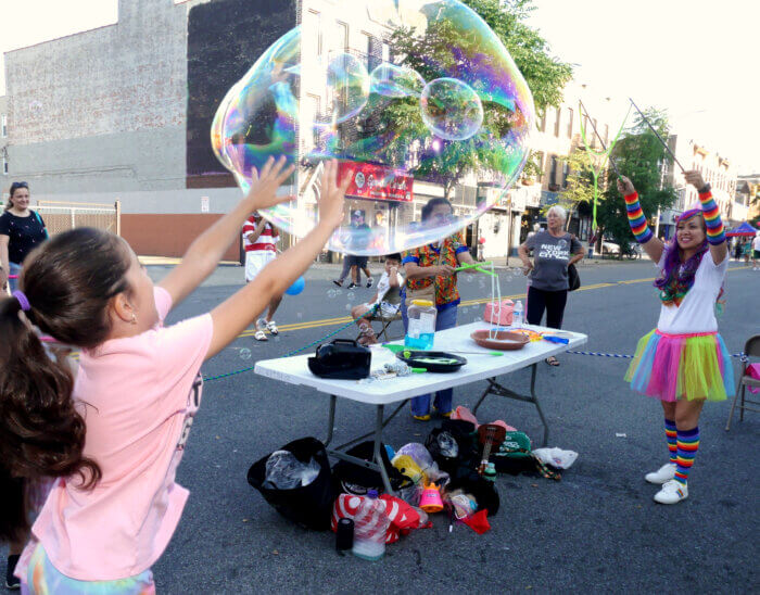 kids with bubbles at summer stroll