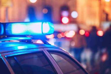 cops searching for man who flashed self on subway