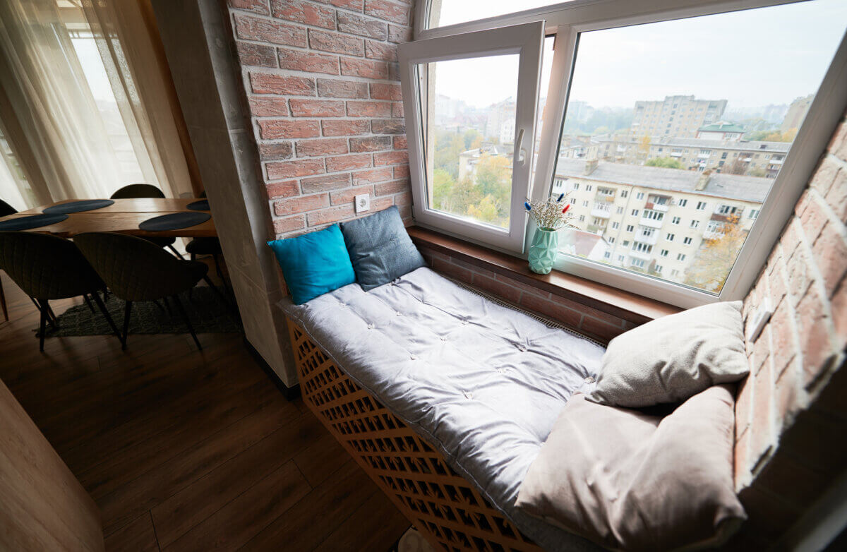 Modern appartment with windowsill bed in loggia.
