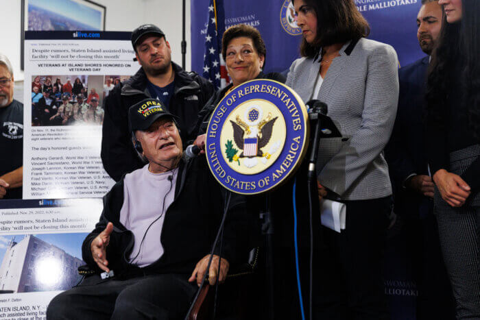 staten island migrant shelter at senior center