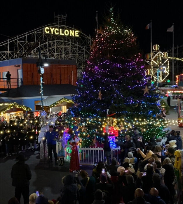 Luna Park celebrates its winter Frost Fest with tree lighting ceremony.