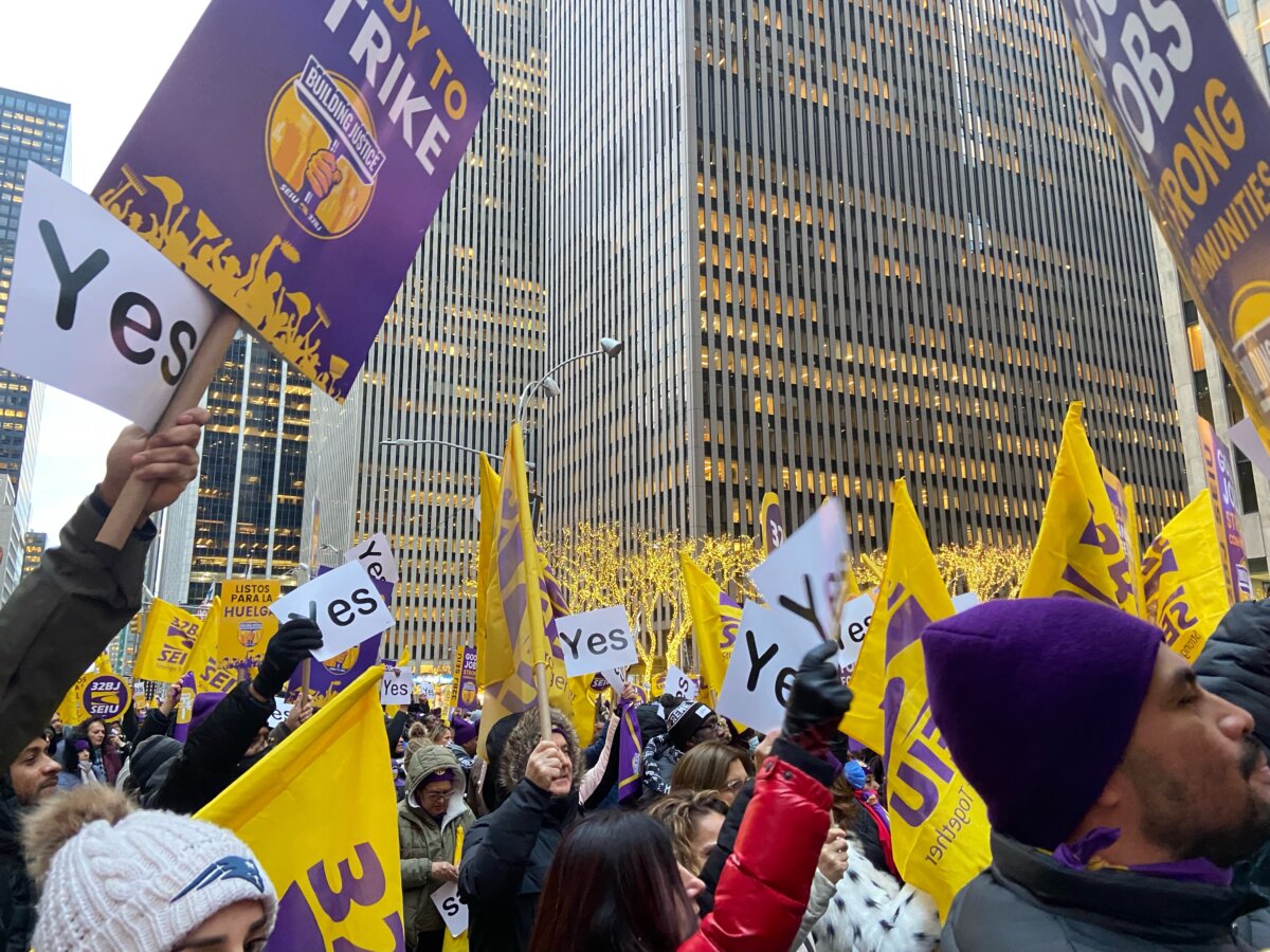 32BJ members votes to authorize strike following unsuccessful bargaining sessions.
