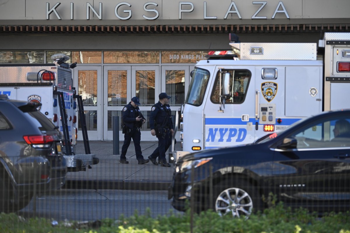 Kings Plaza Mall evacuated due to bomb threat eventually deemed