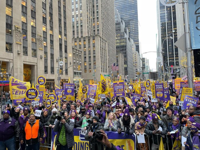 32BJ members votes to authorize strike following unsuccessful bargaining sessions.