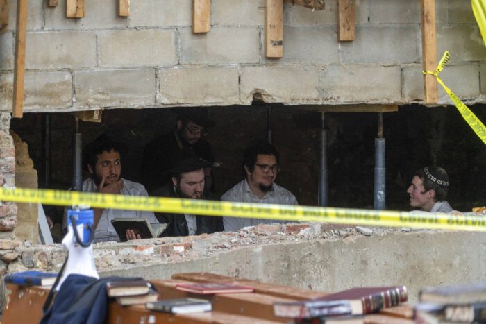 tunnel at chabad headquarters