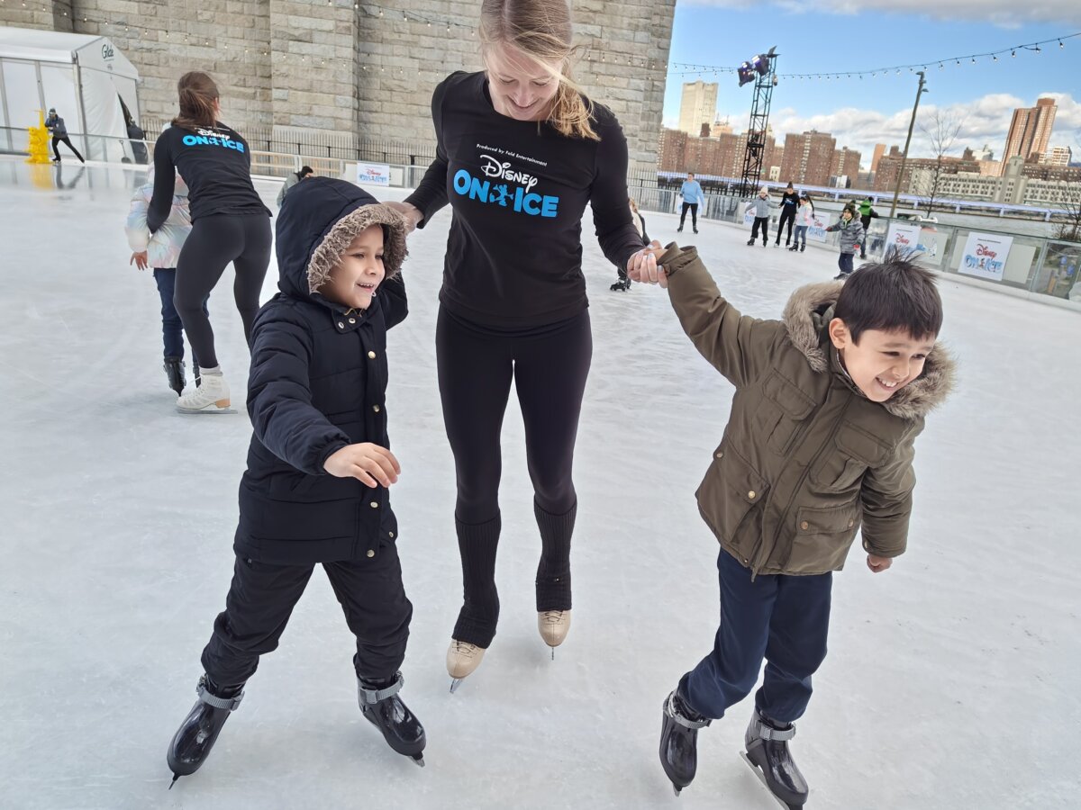 Kids skating at Brooklyn bridge park