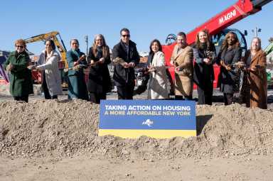 NY: Gov. Hochul attends groundbreaking in Gowanus