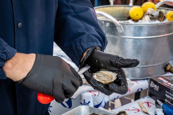 oysters at smorgasburg