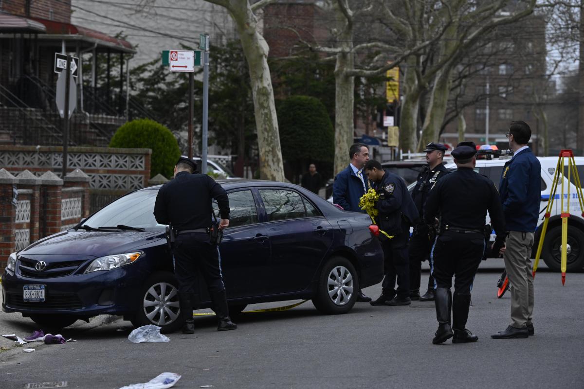 scene of deadly crash in Gravesend