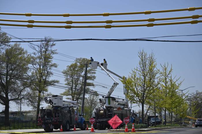 con edison crews in manhattan beach