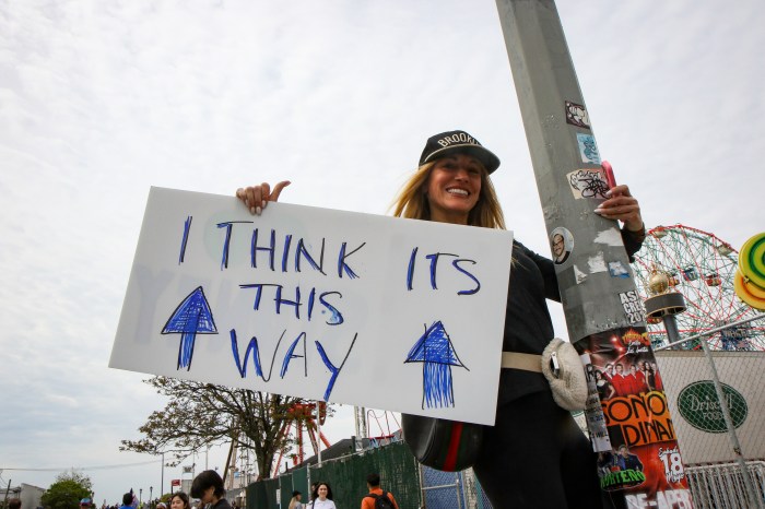 woman holding sign at brooklyn half marathon