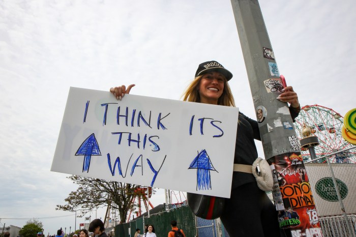 woman holding sign at brooklyn half marathon