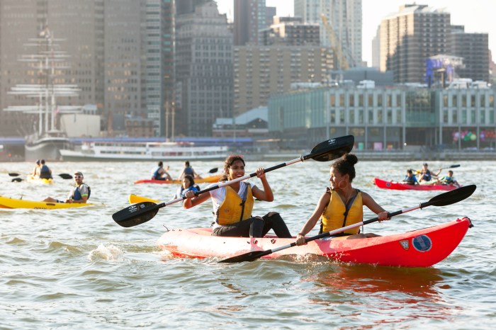 kayaking in Brooklyn Bridge Park