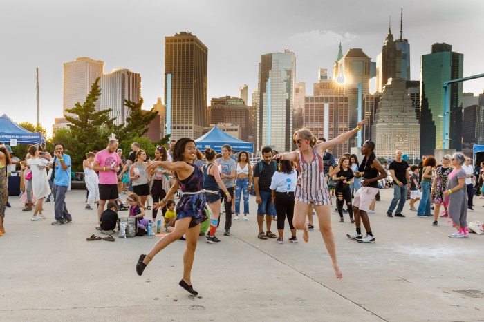 free summer dance party in brooklyn bridge park