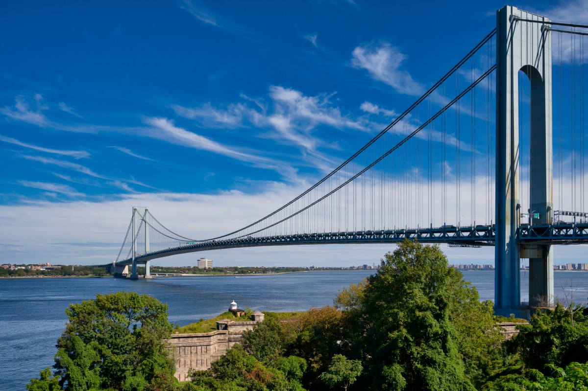 bridge between brooklyn and staten island