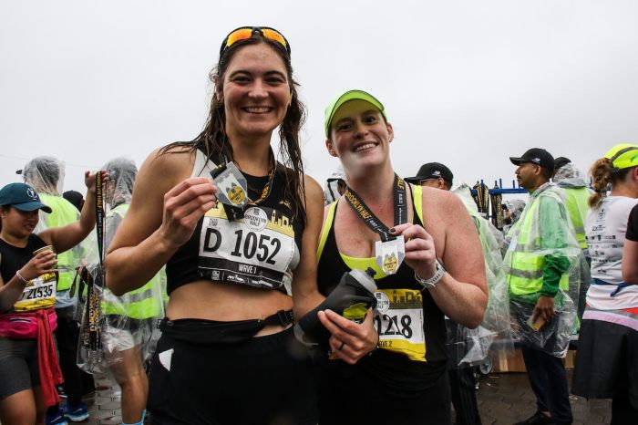 runners pose brooklyn half