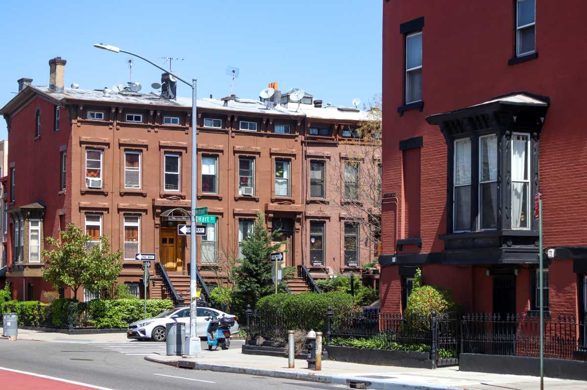 bed-stuy-hart-street-nostrand-2022-sdevries-1