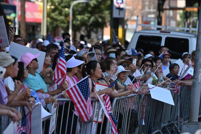 gravesend shelter protest crowd