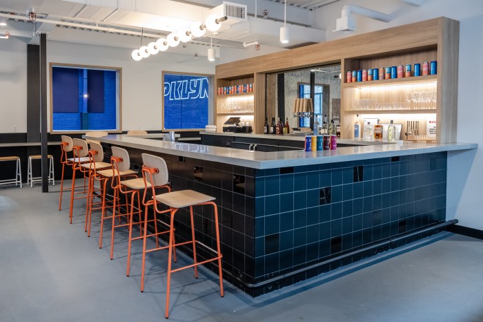 PKLYN bar and lounge