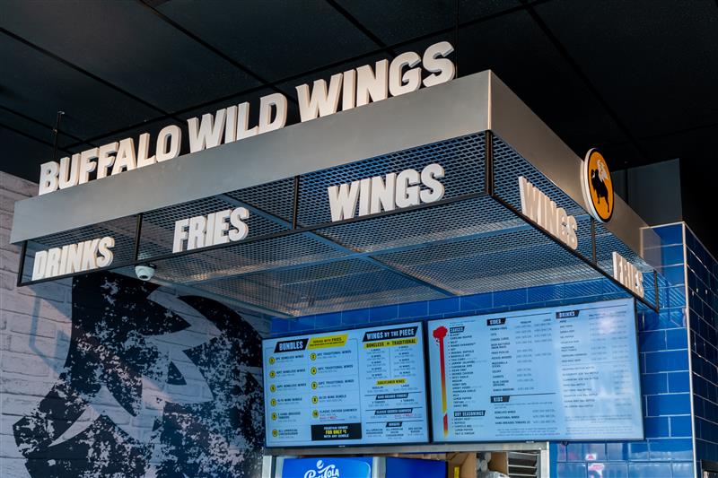 Buffalo Wild Wings takes flight in Flatbush, offering ‘free wings for a