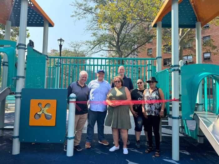 ribbon-cutting at gravesend houses