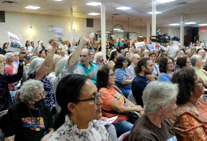 arrow linen meeting crowd
