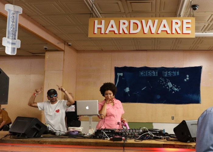 crest hardware counter