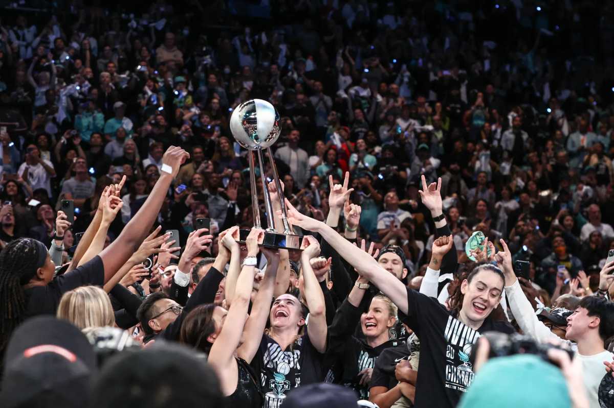 liberty celebrating WNBA championship