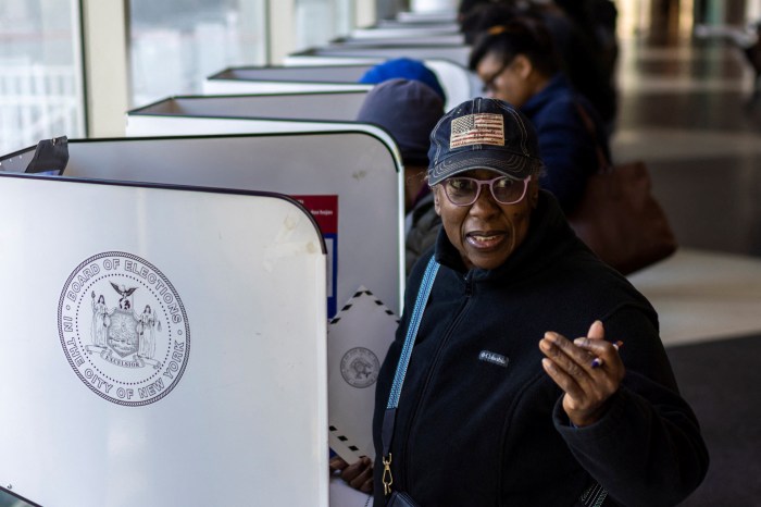 woman early voting at brooklyn museum 