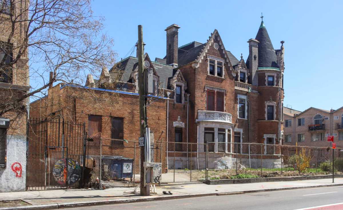 dangler mansion in bed-stuy