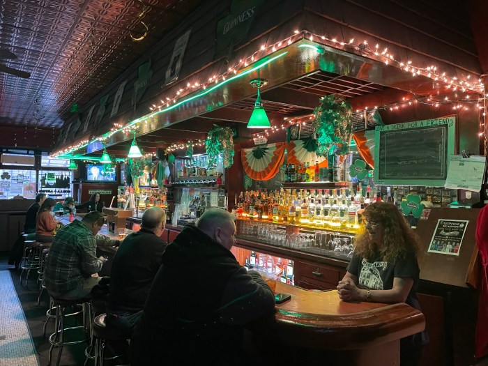interior of irish haven bar