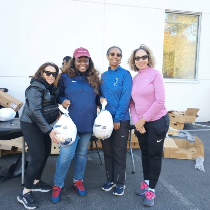 Assembly Member Bichotte Hermelyn and Judges Anne J. Swern, Norma Jennings and Juliet Howard distributing turkeys.