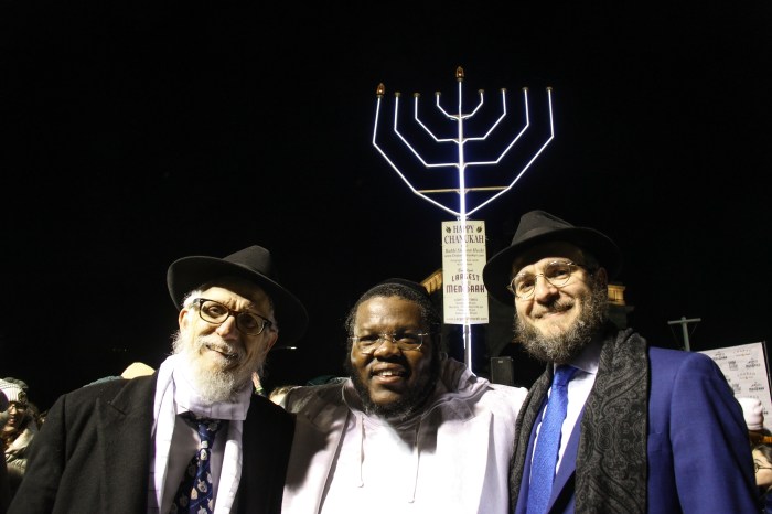 rabbi at menorah lighting