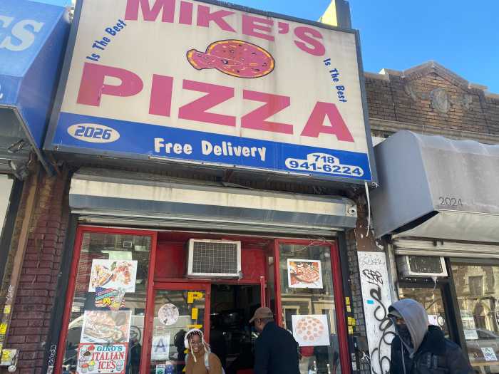mike's pizzeria exterior