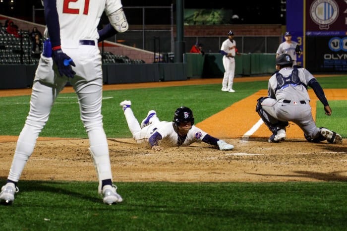 cyclone player diving home