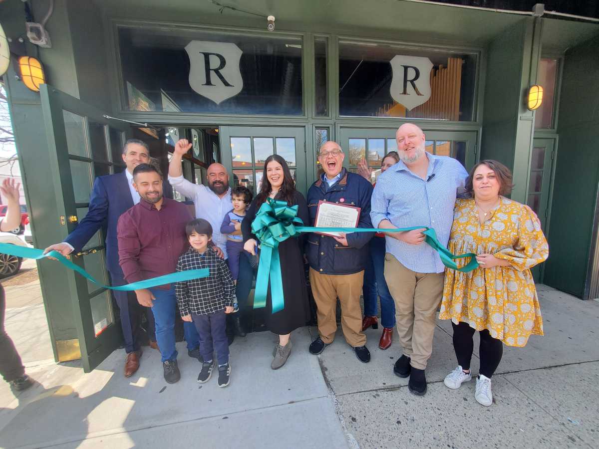 bar crudo opening