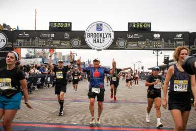runners at brooklyn half marathon