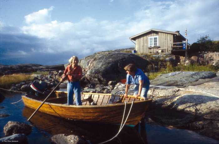 tove jansson and Tuulikki Pietilä in boat 