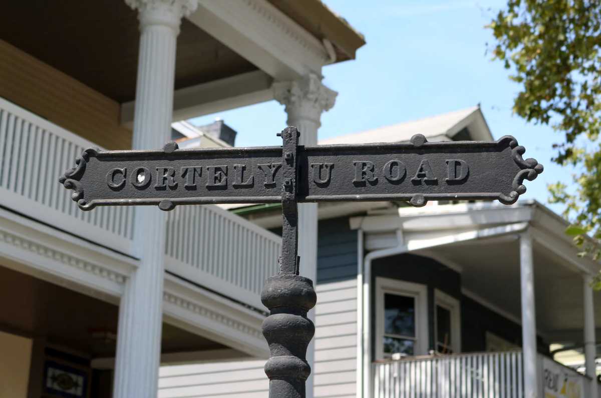flatbush-cortelyou-road-sign-2016-sdevries-1