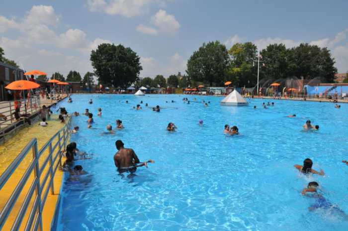 people in red hook pool