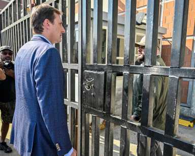 dan goldman outside MDC gate
