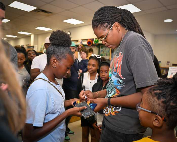 jonquel jones signing autograph