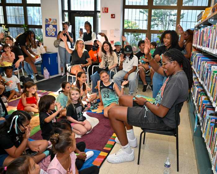 jonquel jones reading to kids at crown heights library