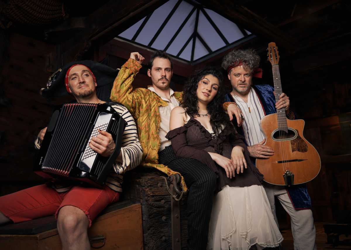 the royal pyrate cast