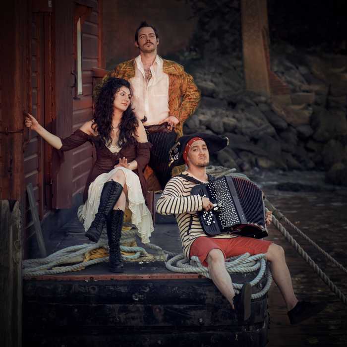 the royale pirate cast