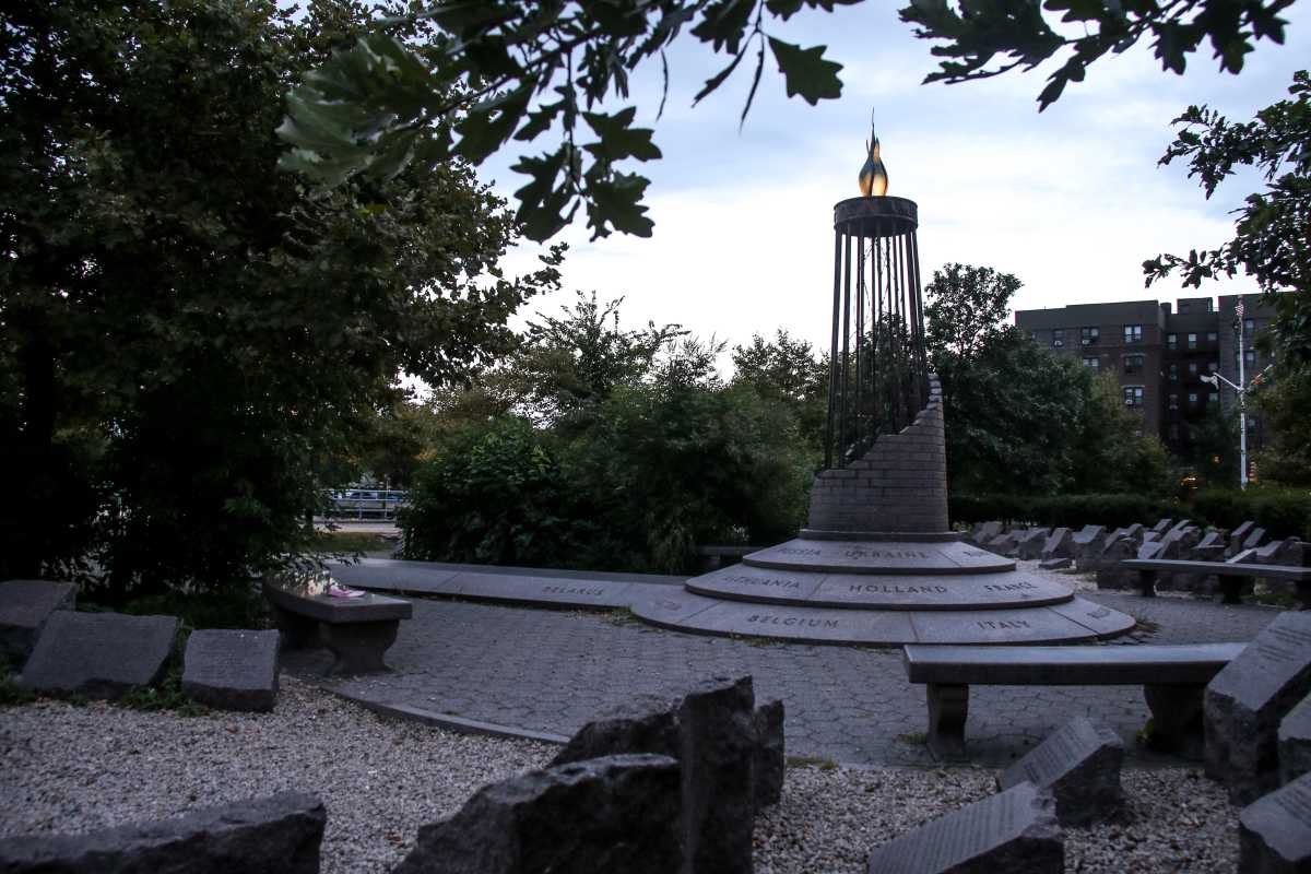 A living monument: Sheepshead Bay's Holocaust Memorial Park honors memory and warns against hate * Brooklyn Paper
