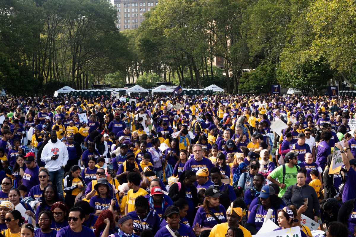 Charter school supporters rally for 'equal treatment', more funding as mayoral election nears * Brooklyn Paper