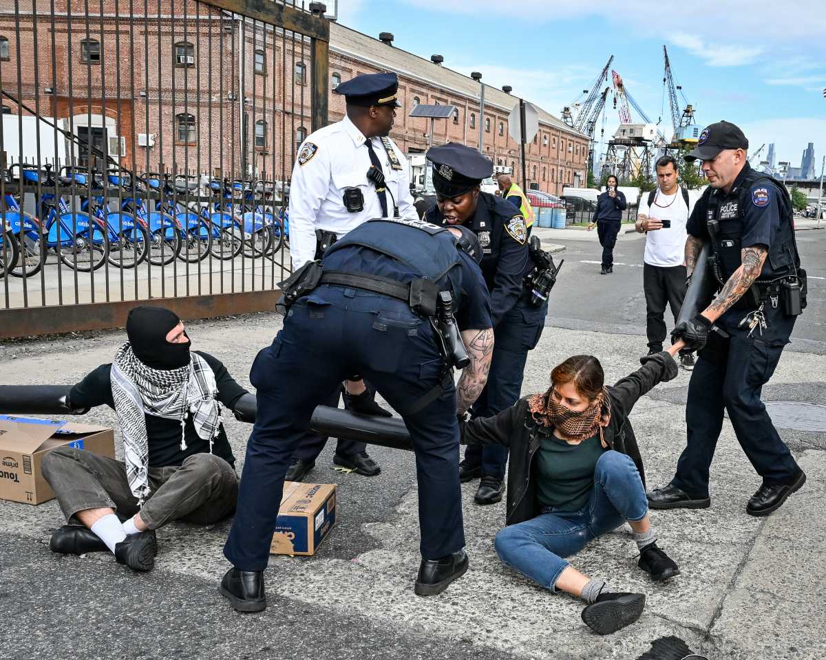 NY: Brooklyn Navy Yard Protest