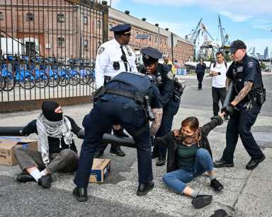NY: Brooklyn Navy Yard Protest